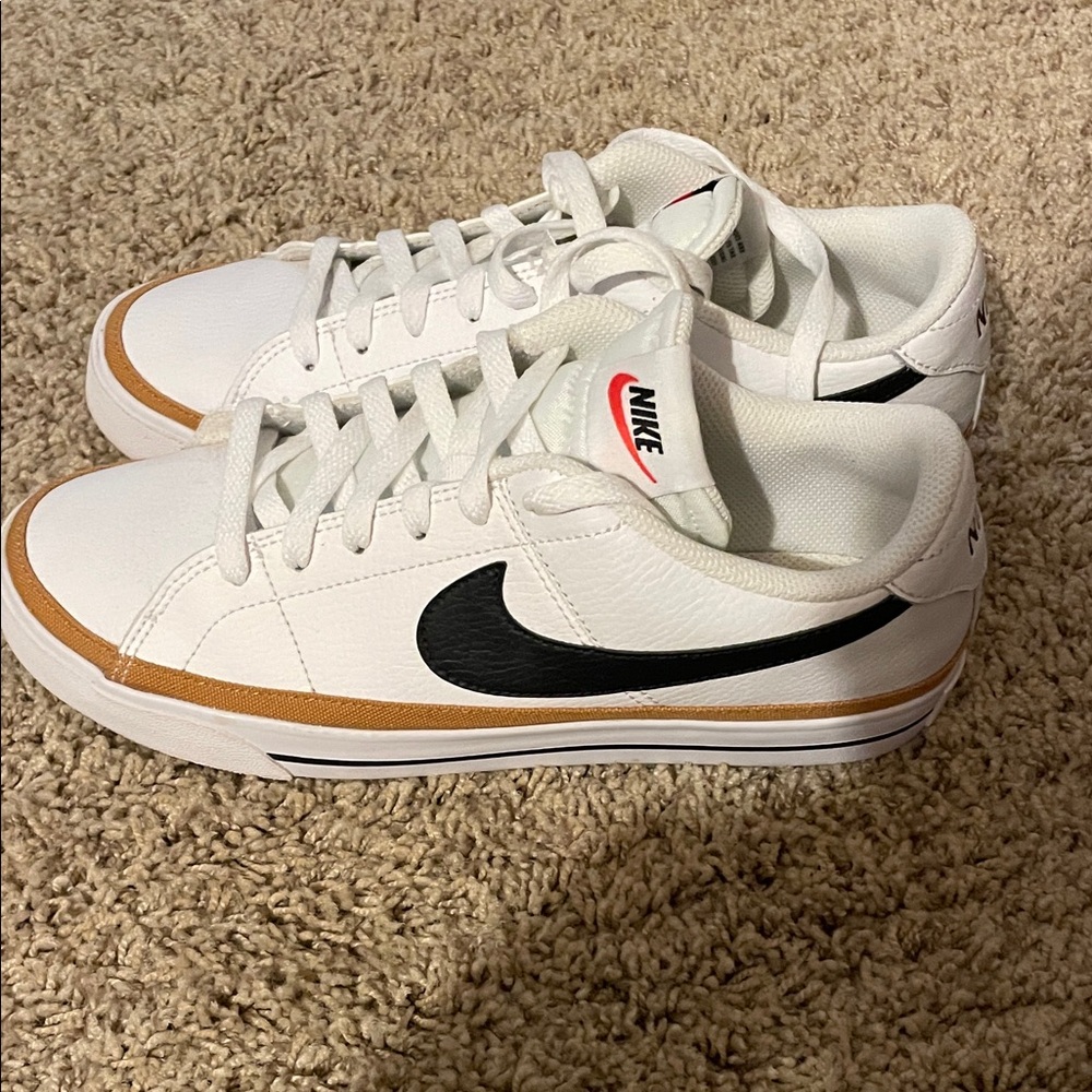 Nike Court Legacy